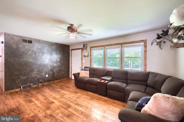 155 4TH ST, Mount Wolf, PA 17347