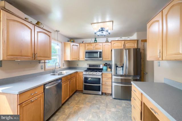 155 4TH ST, Mount Wolf, PA 17347