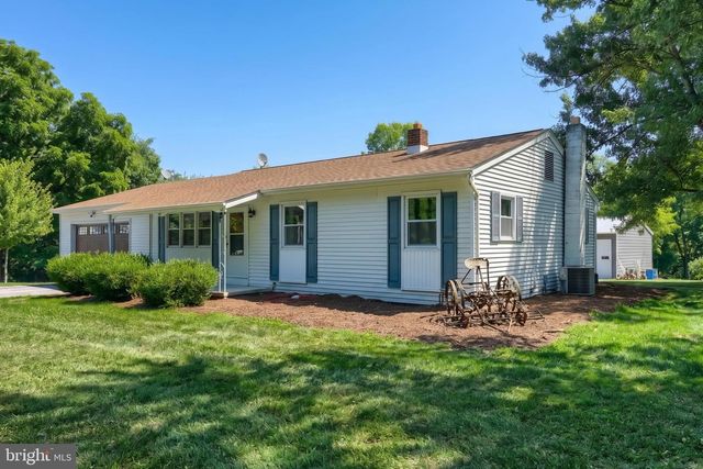 155 4TH ST, Mount Wolf, PA 17347