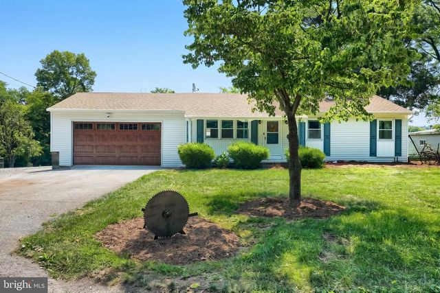 155 4TH ST, Mount Wolf, PA 17347