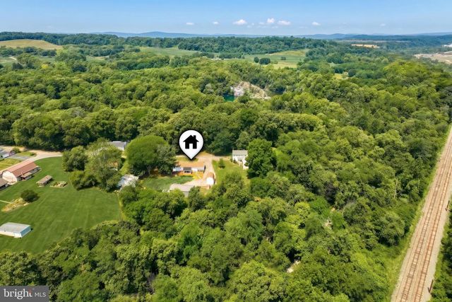 155 4TH ST, Mount Wolf, PA 17347