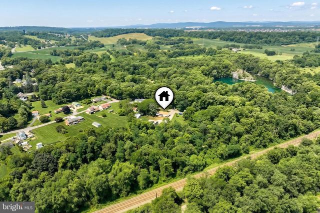 155 4TH ST, Mount Wolf, PA 17347