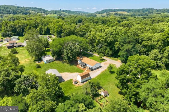 155 4TH ST, Mount Wolf, PA 17347