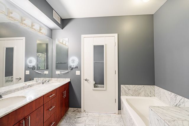 565 W Quincy Street 1008, Chicago, IL 60661