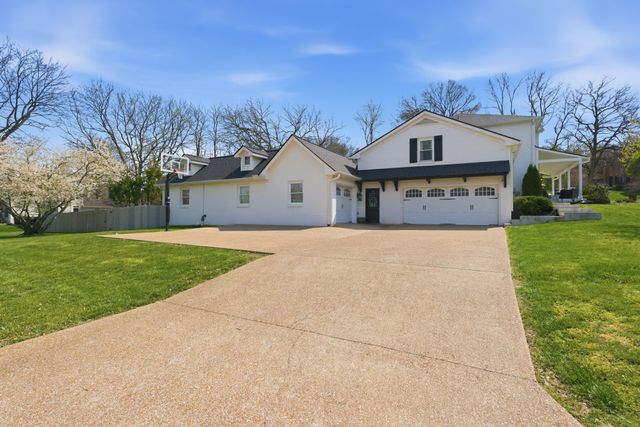 8344 Carriage Hills Dr, Brentwood, TN 37027