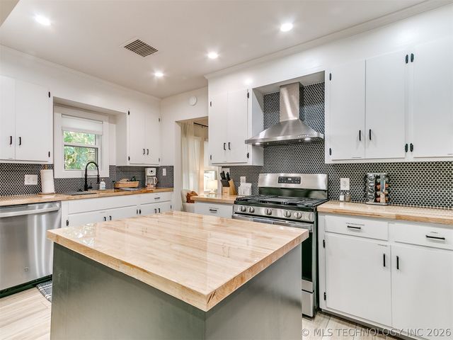 205 S Sandusky Avenue, Tulsa, OK 74112