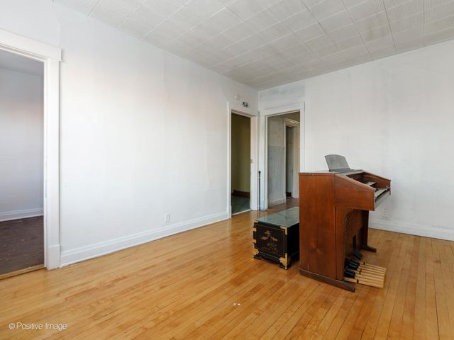 3348 N Albany Avenue, Chicago, IL 60618