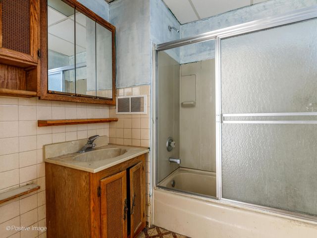 3348 N Albany Avenue, Chicago, IL 60618