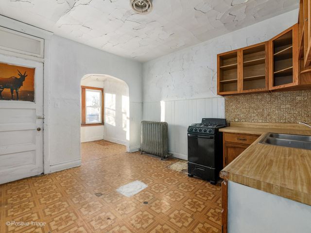 3348 N Albany Avenue, Chicago, IL 60618