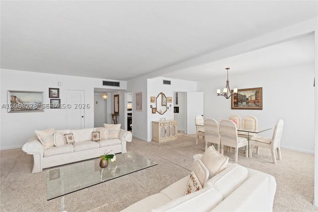 5001 Collins Ave 4G, Miami Beach, FL 33140