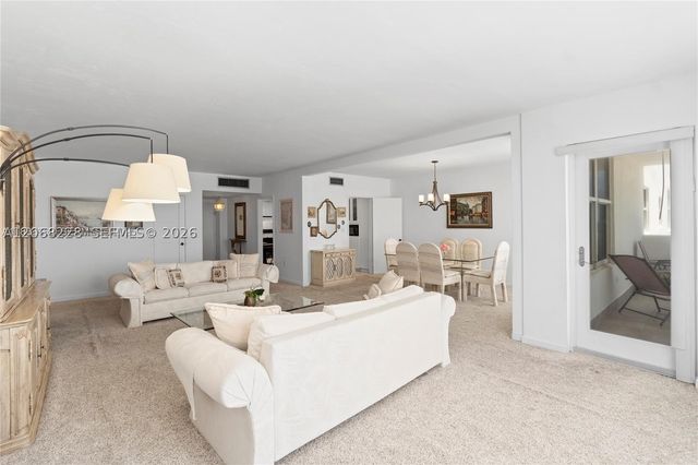 5001 Collins Ave 4G, Miami Beach, FL 33140