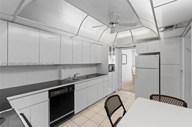 5001 Collins Ave 4G, Miami Beach, FL 33140