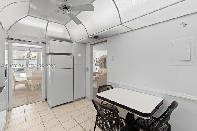 5001 Collins Ave 4G, Miami Beach, FL 33140