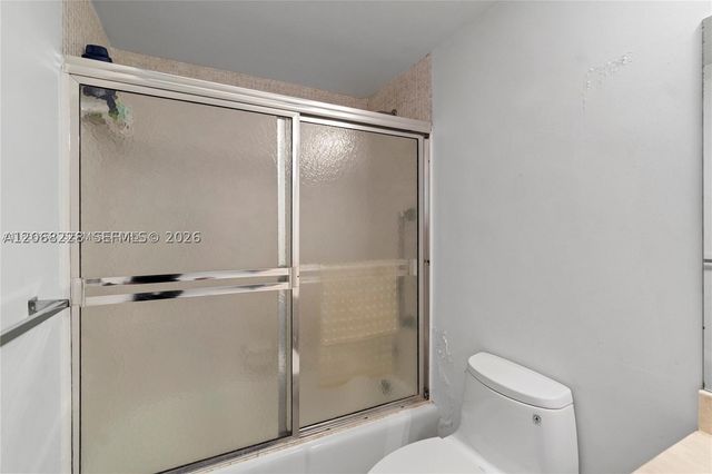 5001 Collins Ave 4G, Miami Beach, FL 33140