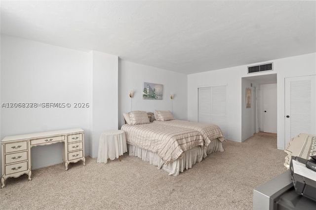 5001 Collins Ave 4G, Miami Beach, FL 33140
