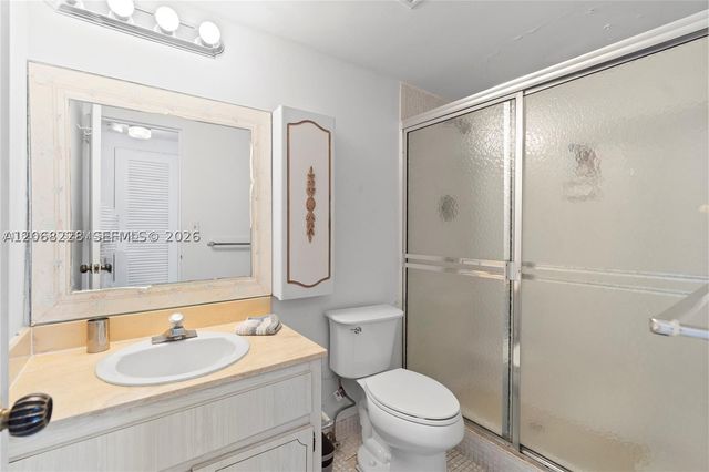 5001 Collins Ave 4G, Miami Beach, FL 33140