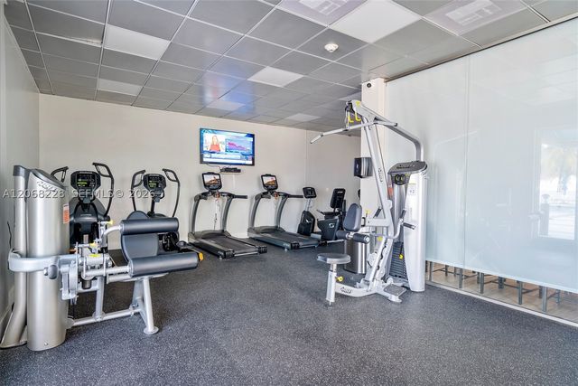 5001 Collins Ave 4G, Miami Beach, FL 33140