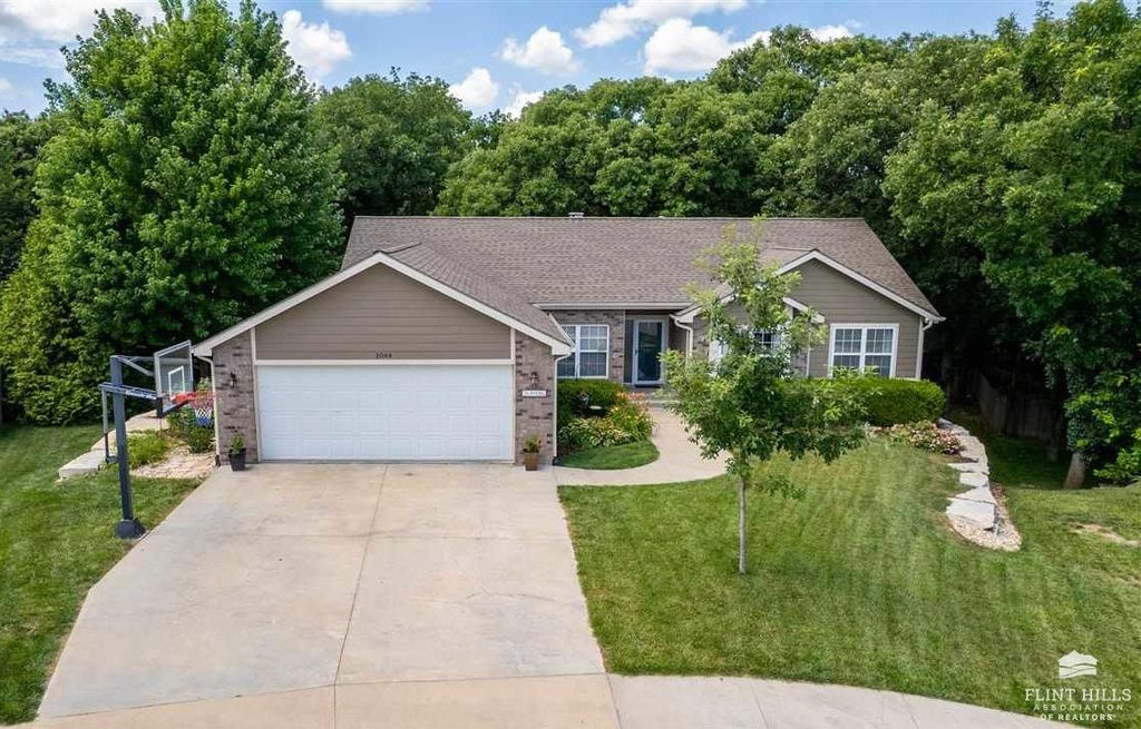1044 Highland Ridge Drive, Manhattan, KS 66503