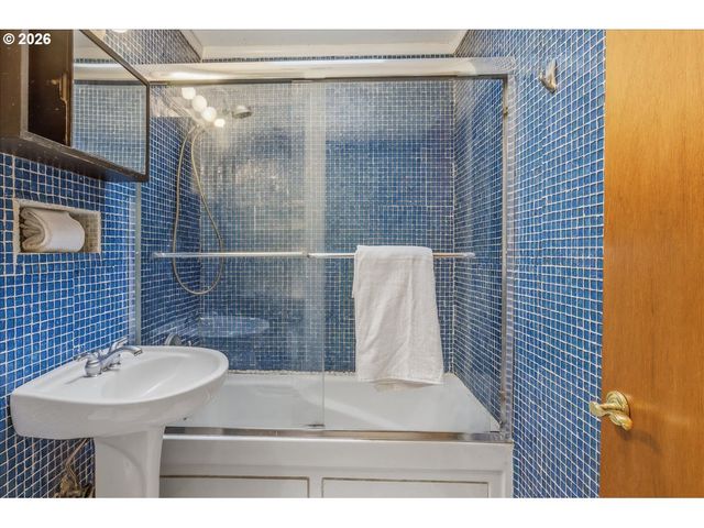 46 Ne BUFFALO St, Portland, OR 97211