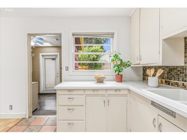 46 Ne BUFFALO St, Portland, OR 97211