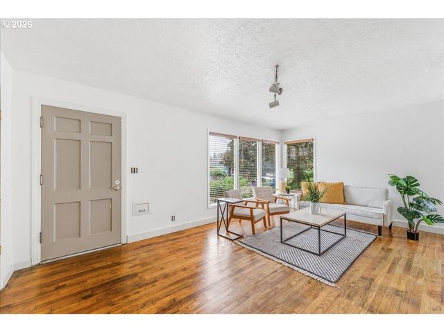 46 Ne BUFFALO St, Portland, OR 97211