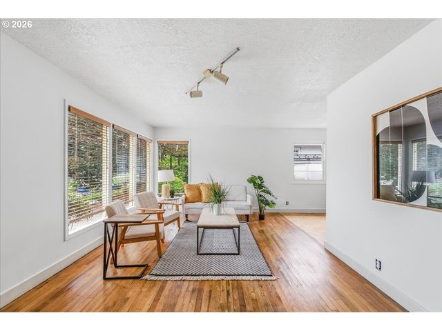 46 Ne BUFFALO St, Portland, OR 97211