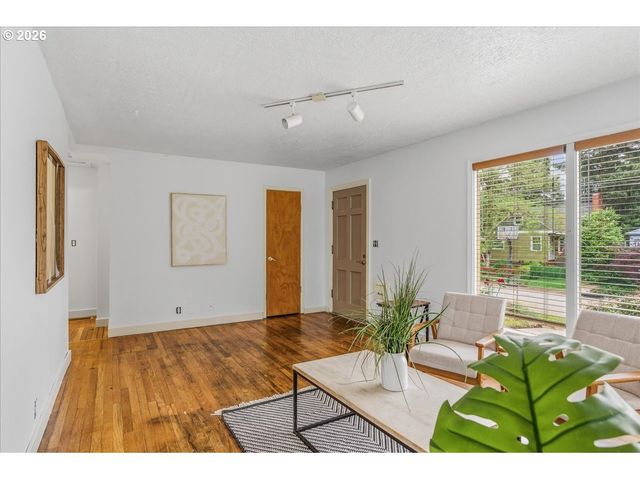 46 Ne BUFFALO St, Portland, OR 97211