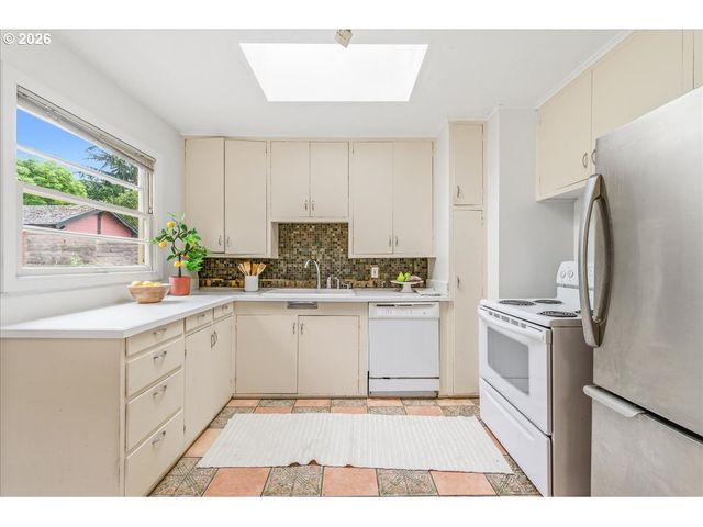 46 Ne BUFFALO St, Portland, OR 97211