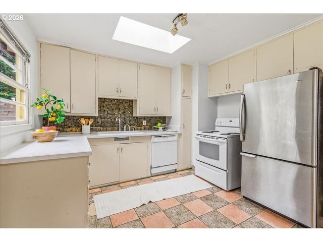 46 Ne BUFFALO St, Portland, OR 97211