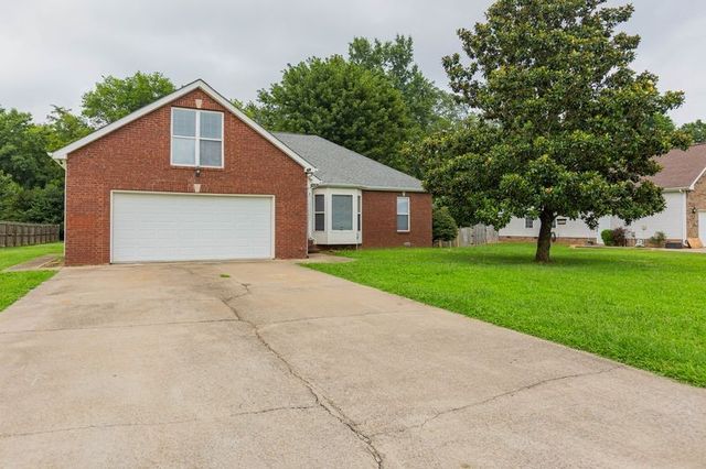 847 Isaac Dr, Clarksville, TN 37040
