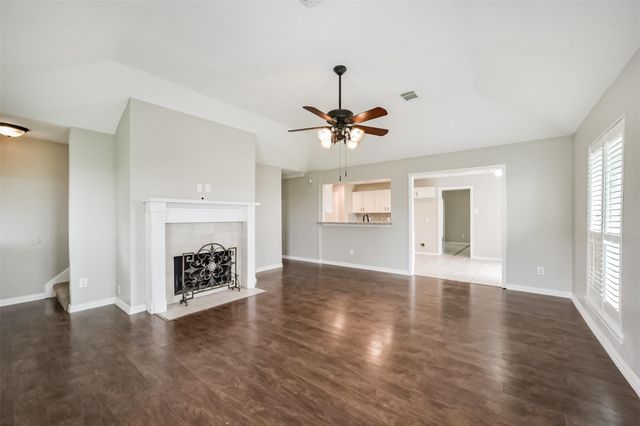 4901 Archway Drive, La Porte, TX 77571