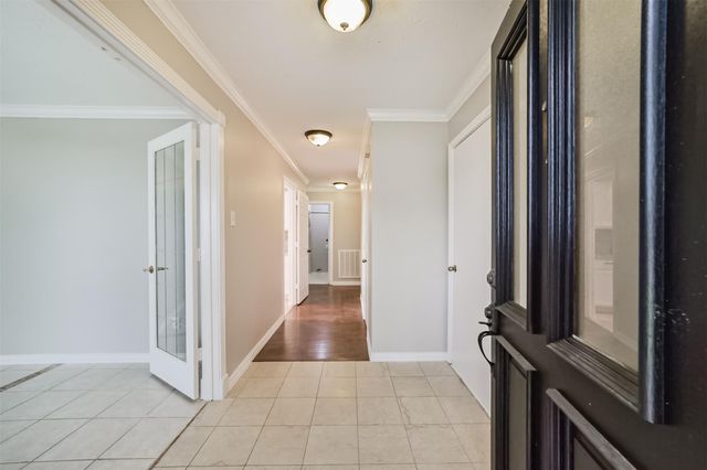 4901 Archway Drive, La Porte, TX 77571