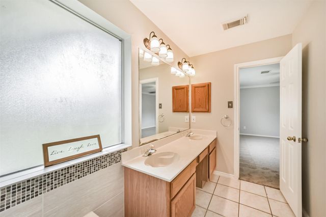 4901 Archway Drive, La Porte, TX 77571