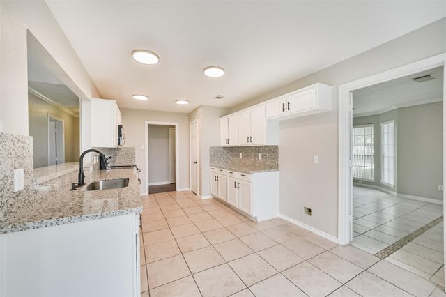 4901 Archway Drive, La Porte, TX 77571