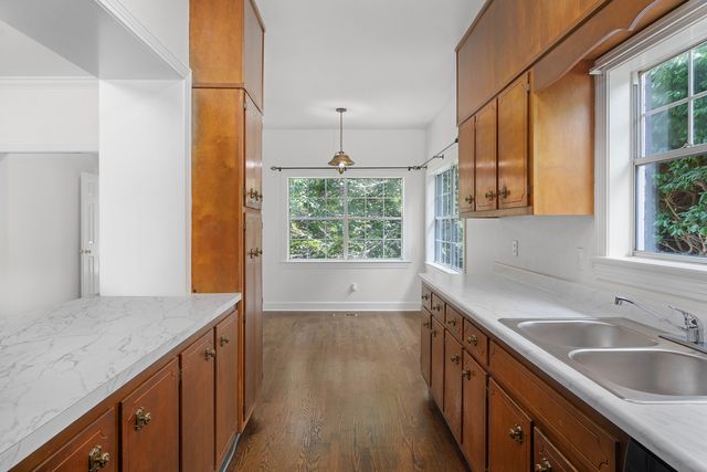 1003 E Brow Road, Lookout Mountain, TN 37350