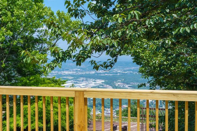 1003 E Brow Road, Lookout Mountain, TN 37350
