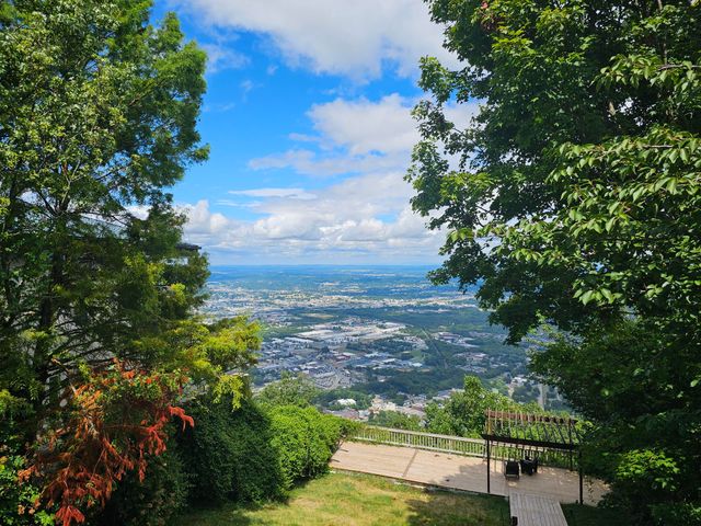 1003 E Brow Road, Lookout Mountain, TN 37350