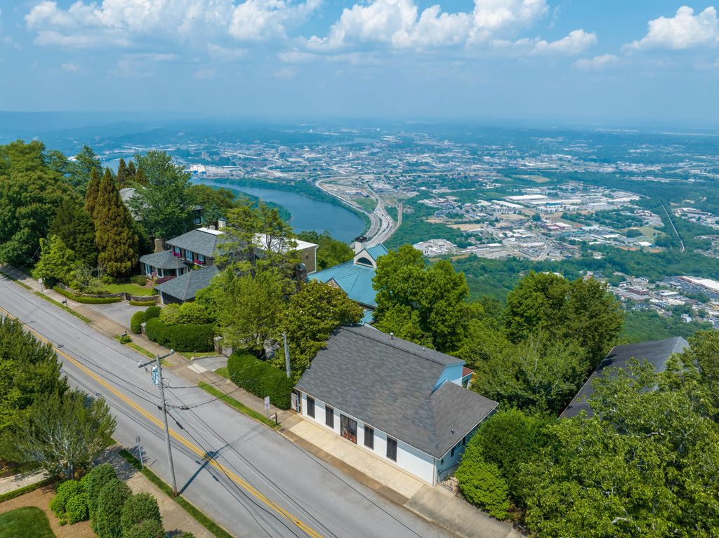 1003 E Brow Road, Lookout Mountain, TN 37350