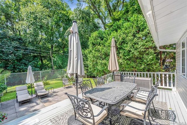 23 Barry Drive, Glen Cove, NY 11542