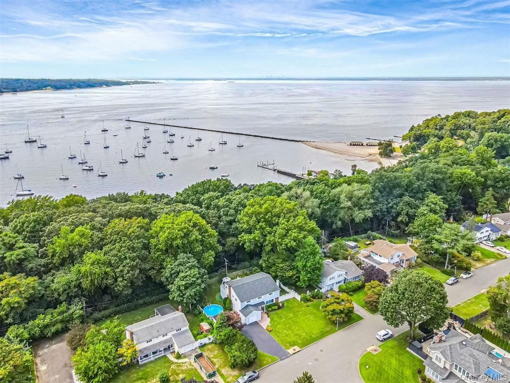 23 Barry Drive, Glen Cove, NY 11542 — photo 3