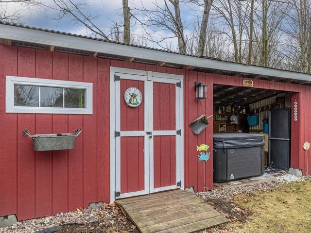 168 Place Road West, Hinesburg, VT 05461