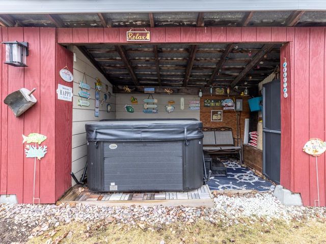 168 Place Road West, Hinesburg, VT 05461
