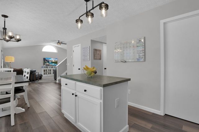 2106 Stoneside Drive, Hilliard, OH 43026