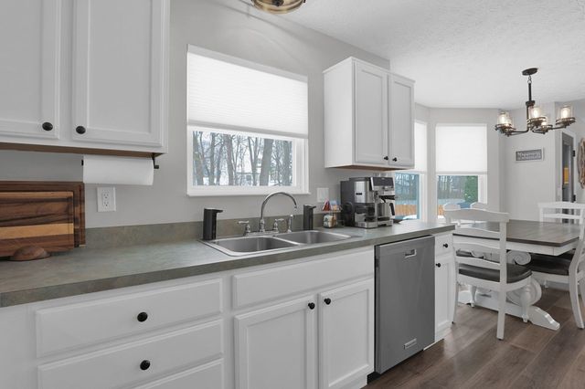 2106 Stoneside Drive, Hilliard, OH 43026