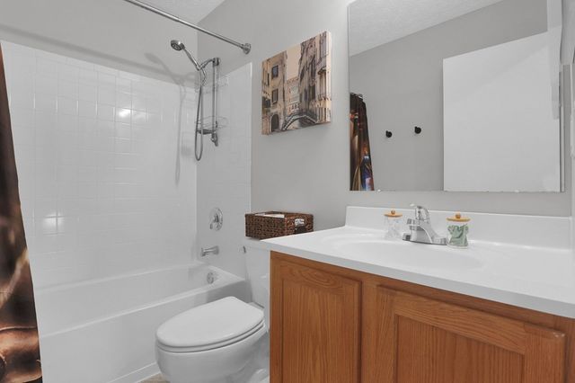 2106 Stoneside Drive, Hilliard, OH 43026