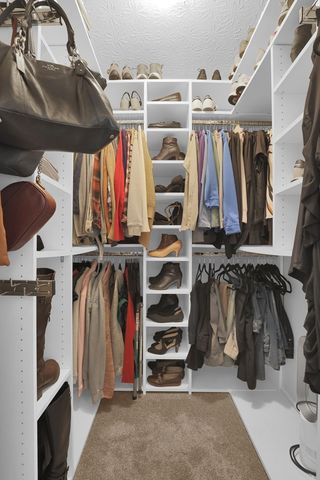 2106 Stoneside Drive, Hilliard, OH 43026