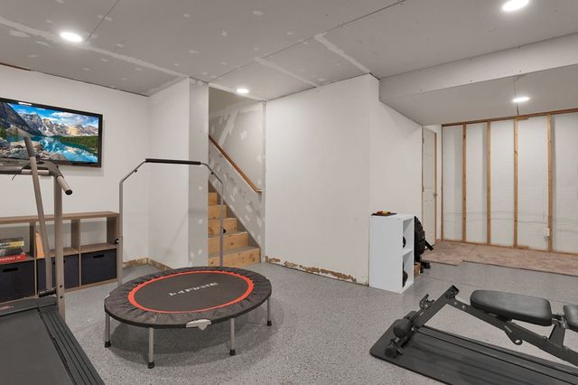 2106 Stoneside Drive, Hilliard, OH 43026