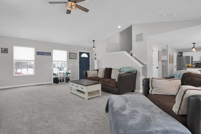 2106 Stoneside Drive, Hilliard, OH 43026