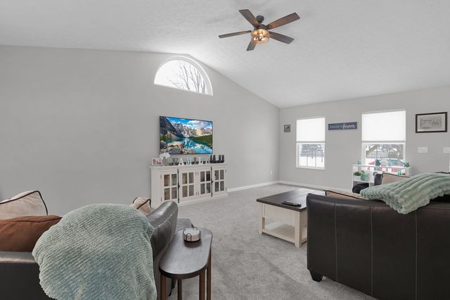 2106 Stoneside Drive, Hilliard, OH 43026