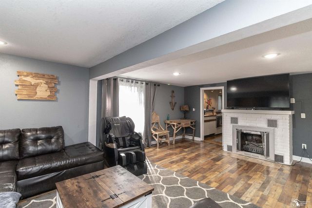 4348 Saint Marks Drive, Luna Pier, MI 48157